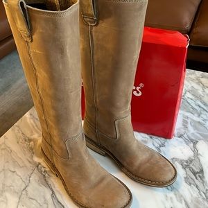 High suede Kickers boots size 9 🌟⚡️